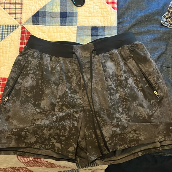 5in lululemon license to train not lined - Picture 1 of 1